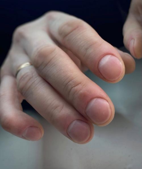 Как вы к мужскому маникюру относитесь. 01