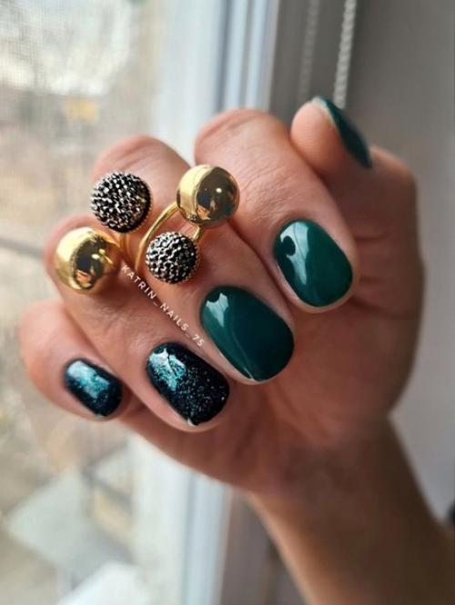 Самые последние фото модного и красивого зеленого маникюра. 05