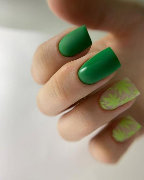 Компании тестируют свои автомобили, разбивая их на скорости 64 км/ч (40 миль в час. 08