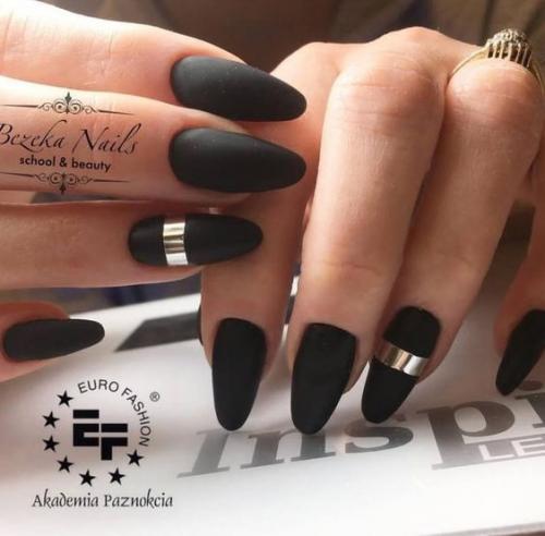 Маникюр в тёмных тонах. 04