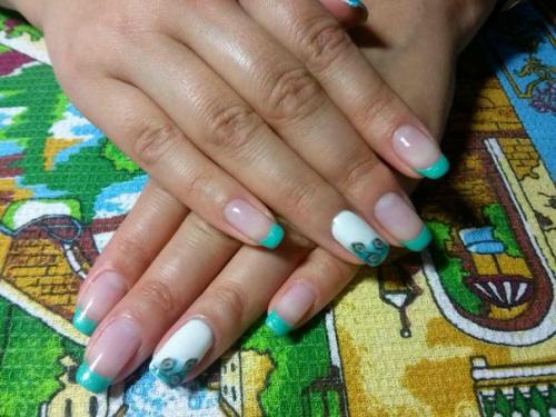 Добрый день!  Год назад закончила курсы по маникюру и наращиванию ногтей на типсы. 03