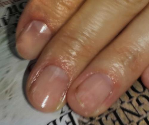 Японский маникюр, на 2 и 3 фото видны пропилы ногтевой пластины, которые уже отросли, от прежнего мастера. 04