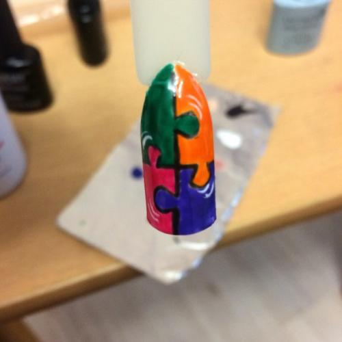 Занимаюсь ногтями 3 недели, хотелось бы посоветоваться, какую цену можно ставить за работу? 03