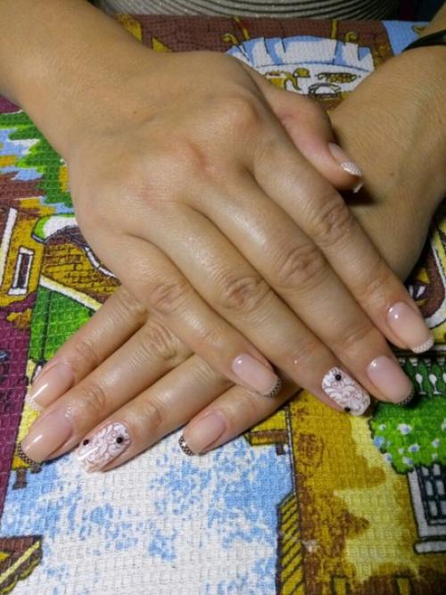 Добрый день!  Год назад закончила курсы по маникюру и наращиванию ногтей на типсы. 08
