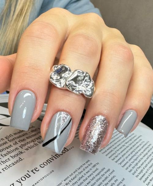 Серый маникюр 2025: стильные идеи и секреты современного дизайна.
