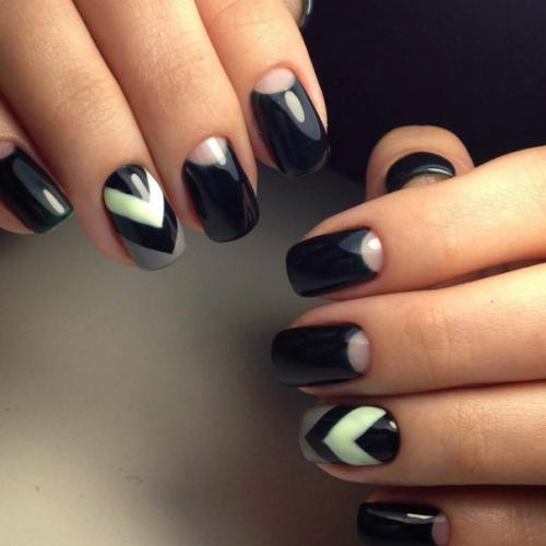 Здравствуйте!  Меня зовут Виктория и я являюсь дипломированным мастером ногтевого сервиса, стаж с 2007 года! 02