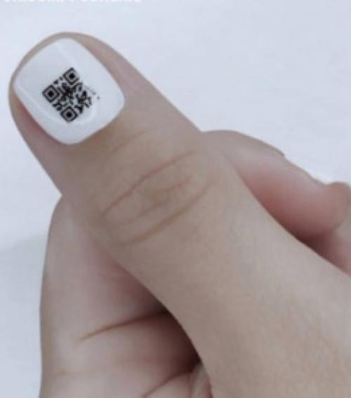 Маникюр с QR - кодом стал модным трендом в Подмосковье. 01