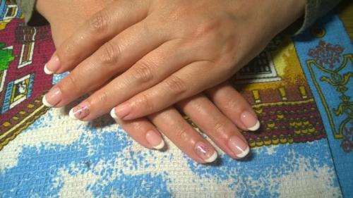 Добрый день!  Год назад закончила курсы по маникюру и наращиванию ногтей на типсы. 04