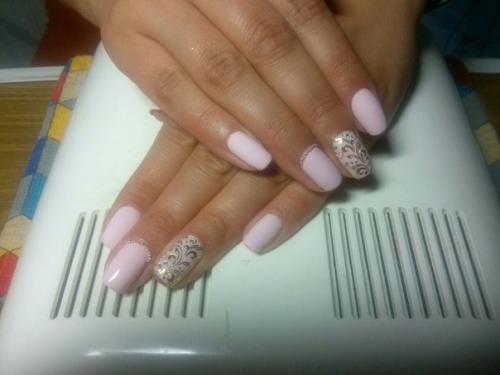 Добрый день!  Год назад закончила курсы по маникюру и наращиванию ногтей на типсы. 01