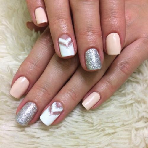 Занимаюсь ногтями 3 недели, хотелось бы посоветоваться, какую цену можно ставить за работу? 05