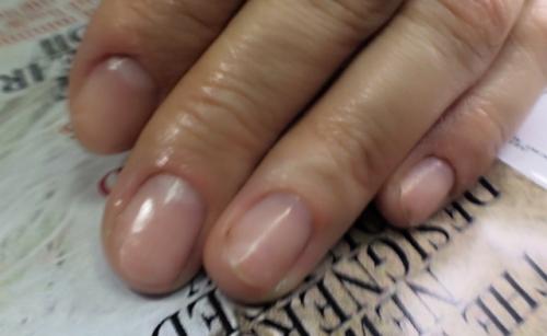 Японский маникюр, на 2 и 3 фото видны пропилы ногтевой пластины, которые уже отросли, от прежнего мастера. 03
