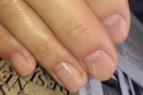 Японский маникюр, на 2 и 3 фото видны пропилы ногтевой пластины, которые уже отросли, от прежнего мастера. 07