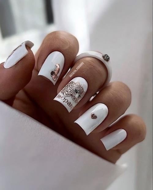 Золотой маникюр может быть стильным, а не только броским и вульгарным! 04