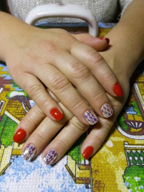 Добрый день!  Год назад закончила курсы по маникюру и наращиванию ногтей на типсы. 07