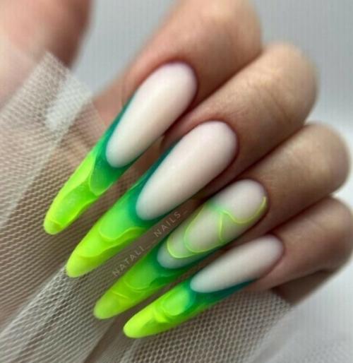 Это был необычный, сложный в исполнении, долгий и дорогой маникюр в моем исполнении. 02