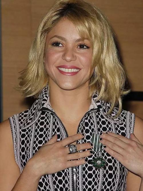 10 самых ужасных маникюров звезд. 02