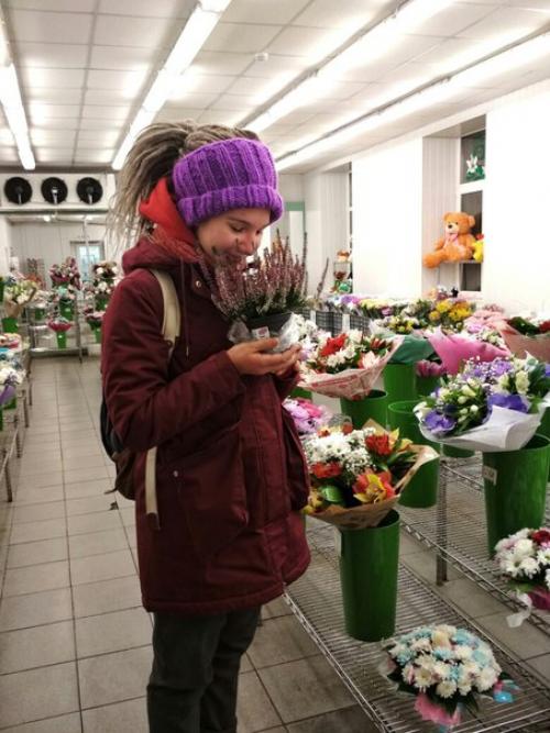 Привет, мир!  Я тут подумала: можно обмениваться друг с другом чем-то нужным и полезным вместо того, чтобы покупать это. 04