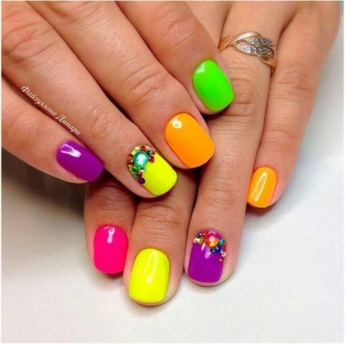 Внимание!  Дорогие девушки предлагаю услуги мастера ногтевого сервиса, маникюр г. л. от 500 руб. педикюр простой 500 руб. 05