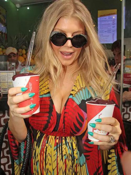 10 самых ужасных маникюров звезд. 01