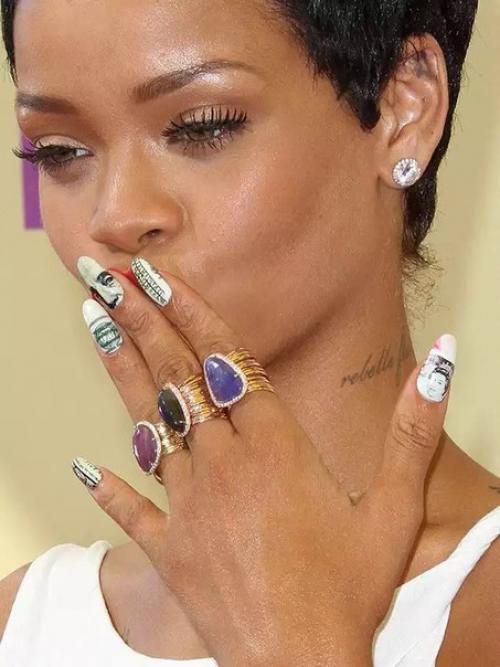 10 самых ужасных маникюров звезд. 09