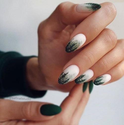 Притягательная красота и универсальность изумрудного лака подходят к любой форме и длине ногтевой пластины. 01