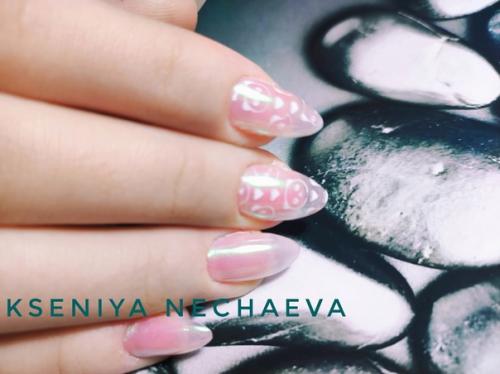 Маникюр в нежных тонах- беспроигрышный вариант как для принцессы, так и для простой гражданки. 01
