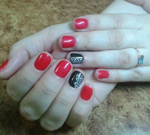 Занимаюсь маникюром с покрытием гель лака. 01