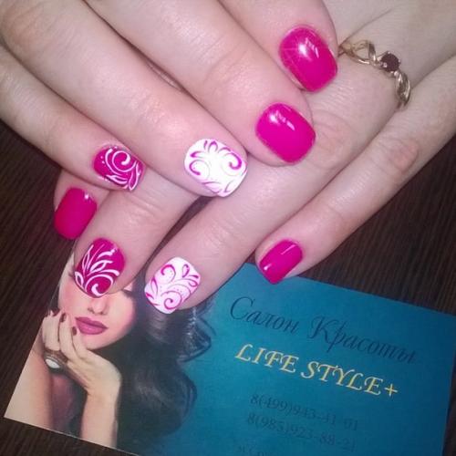 Мы приглашаем на все виды парикмахерских услуг и ногтевого сервиса: 05