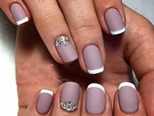 Мы приглашаем на все виды парикмахерских услуг и ногтевого сервиса: 09