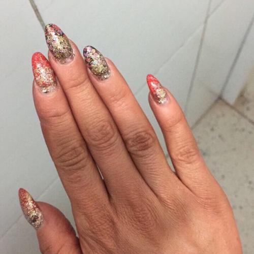 Написал всем одно сообщение: а покажи ногти! 04