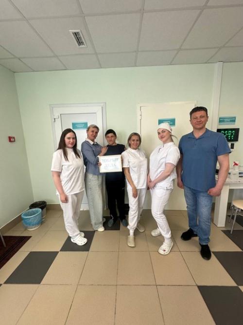 В рамках благотворительной акции Добрые Дела, наше учреждение посетили подологи Вероника и Дарья и мастер маникюра Анастасия. 01