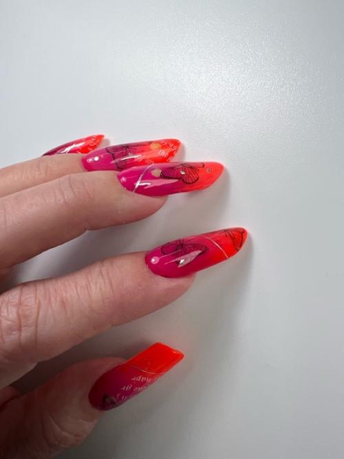 Это мой маникюр на левой руке захотелось мне длины и такой формы. 03