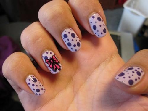 При наступлении летнего сезона девушки чаще задумываются о ярких нарядах, макияже, обуви и маникюре. 06