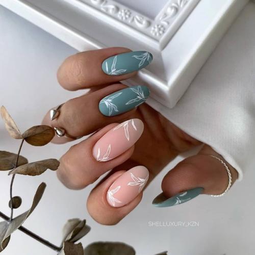 Белые рисунки на ногтях. 10. 02