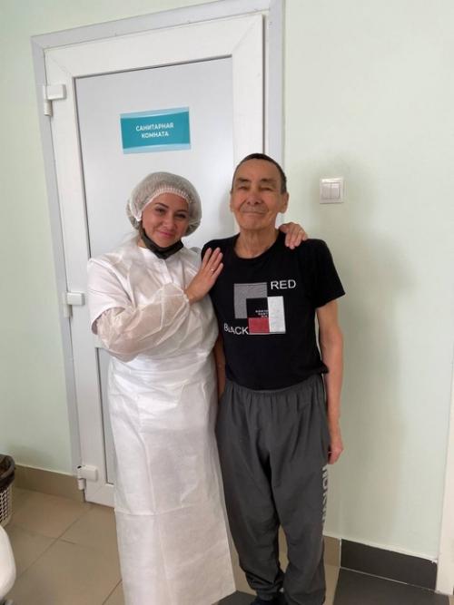 В рамках благотворительной акции Добрые Дела, наше учреждение посетили подологи Вероника и Дарья и мастер маникюра Анастасия. 06