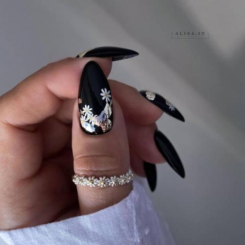 Белые рисунки на ногтях. 10. 01