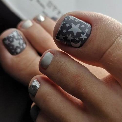 10 самых оригинальных и выразительных дизайнов педикюра. 01