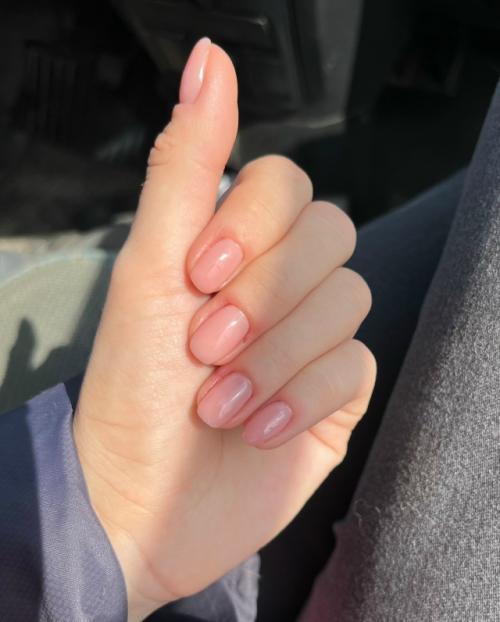 Прошу оценку!  Самоучка, точнее училась пристально наблюдая за тем, как мне делали маникюр разные мастера в течении 2-3 лет. 04