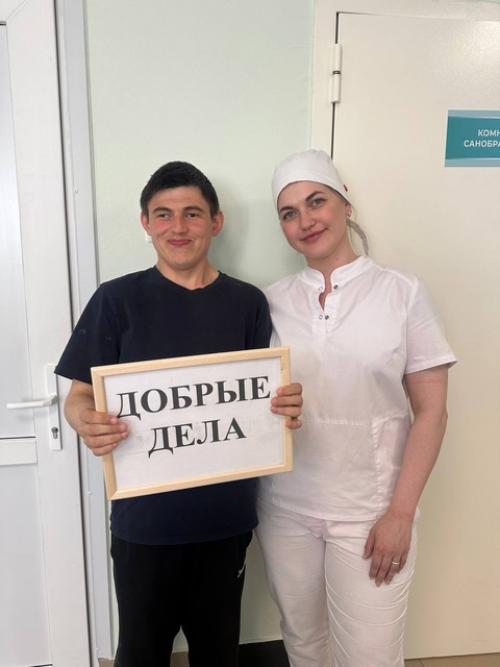 В рамках благотворительной акции Добрые Дела, наше учреждение посетили подологи Вероника и Дарья и мастер маникюра Анастасия. 05