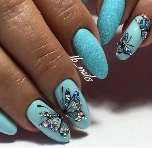 Маникюр в нежно голубом цвете. 05