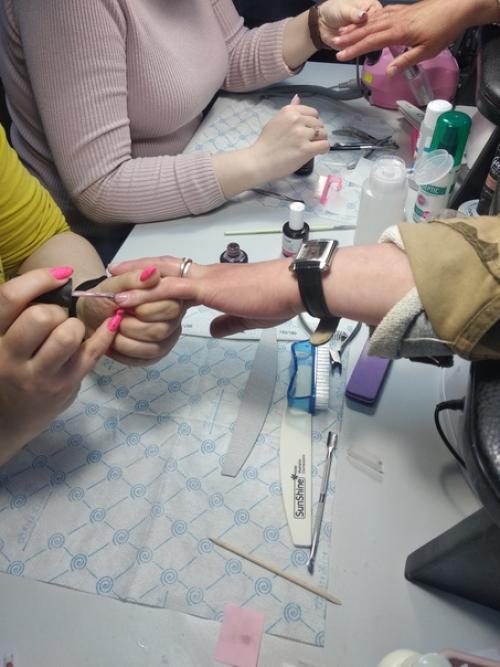 9-30 Начинающие мастера маникюра Оксана и Ксения. 02