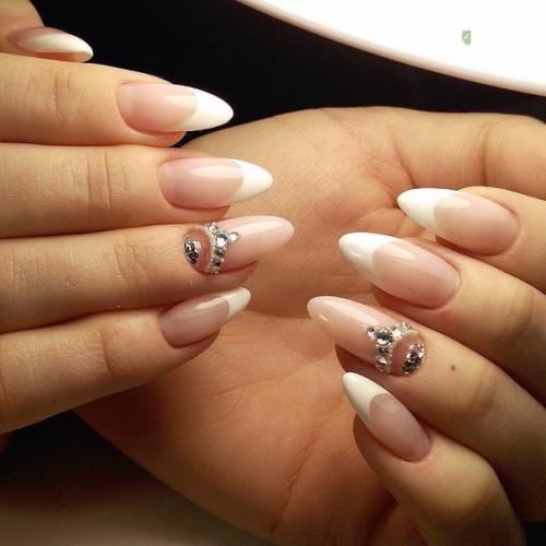 Девочки, покидайте крутые дизайны на острую форму ногтей, заранее спасибо? 01