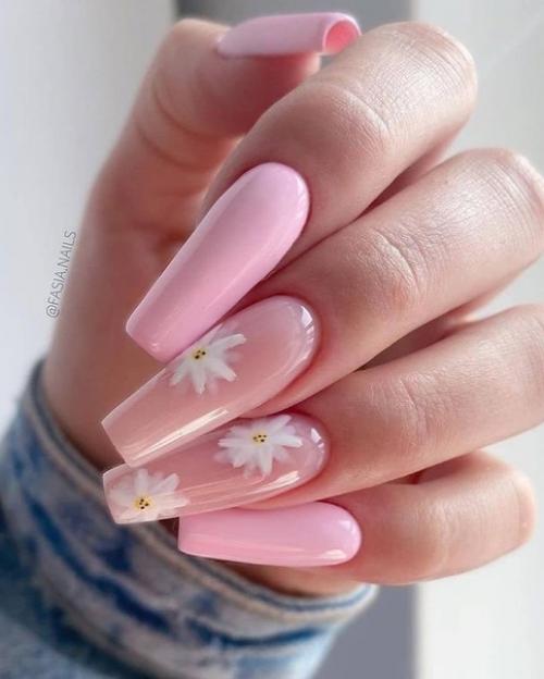 Розовый цвет - один из самых популярных в маникюре наряду с красным. 01