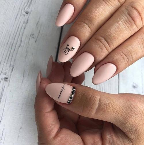 Можно пожалуйста бежевый маникюр? 02