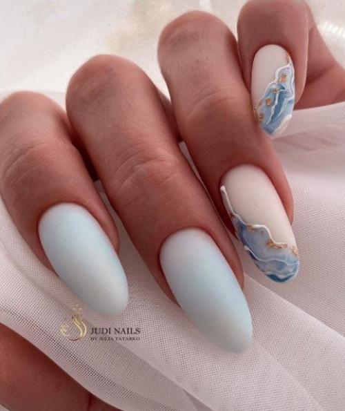 Маникюр в нежно голубом цвете. 02