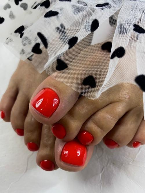 Отличный маникюр и педикюр - секрет вашей уверенности. 02