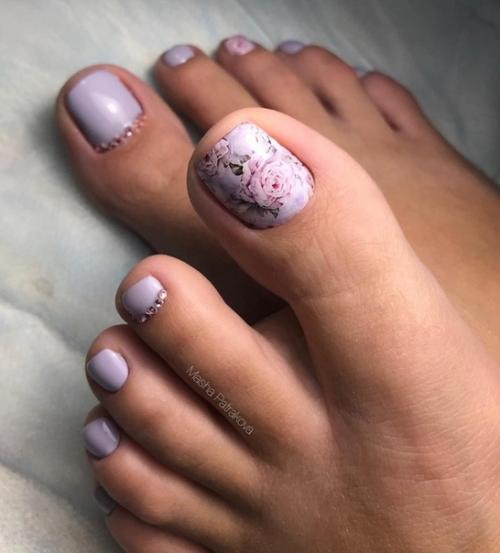 Подборка идей нежного педикюра. 01