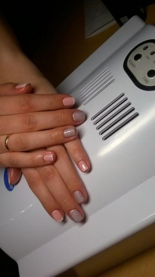 Здравствуйте!  Новичок пару раз гель лак себе и подругам делала? 01