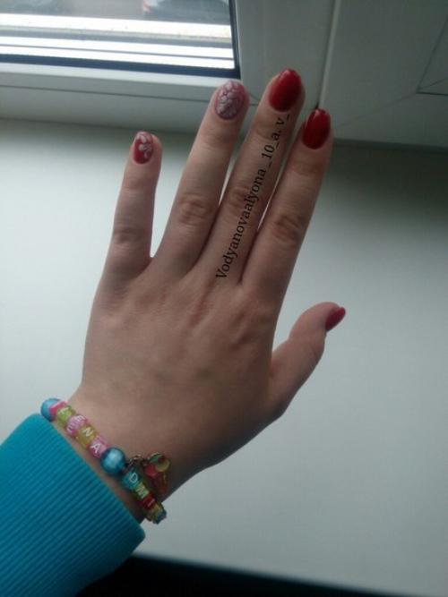 Девочки, оцените первый маникюр с наращиванием? 01