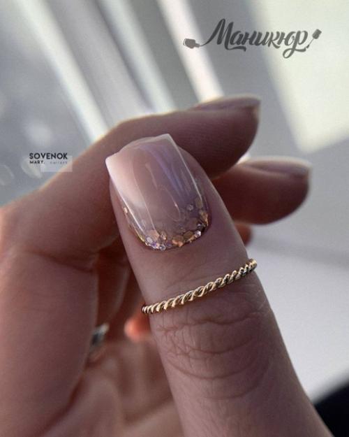 Даже если нюдовые оттенки лака для ногтей пропадут из списка трендовых дизайнов маникюра, популярность и спрос на них сохранится. 09